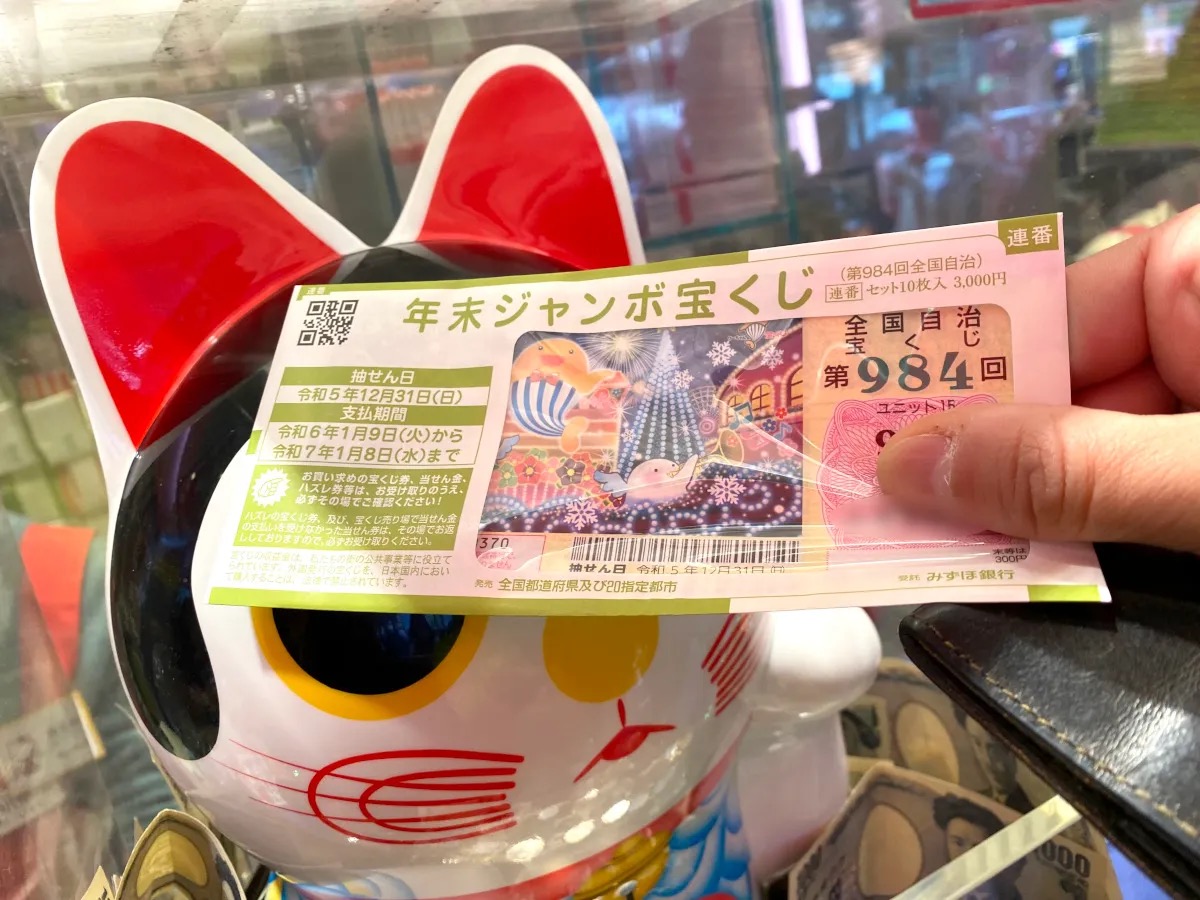 Tokyo’s luckiest lottery ticket shop draws huuuuuuuge crowds on ...