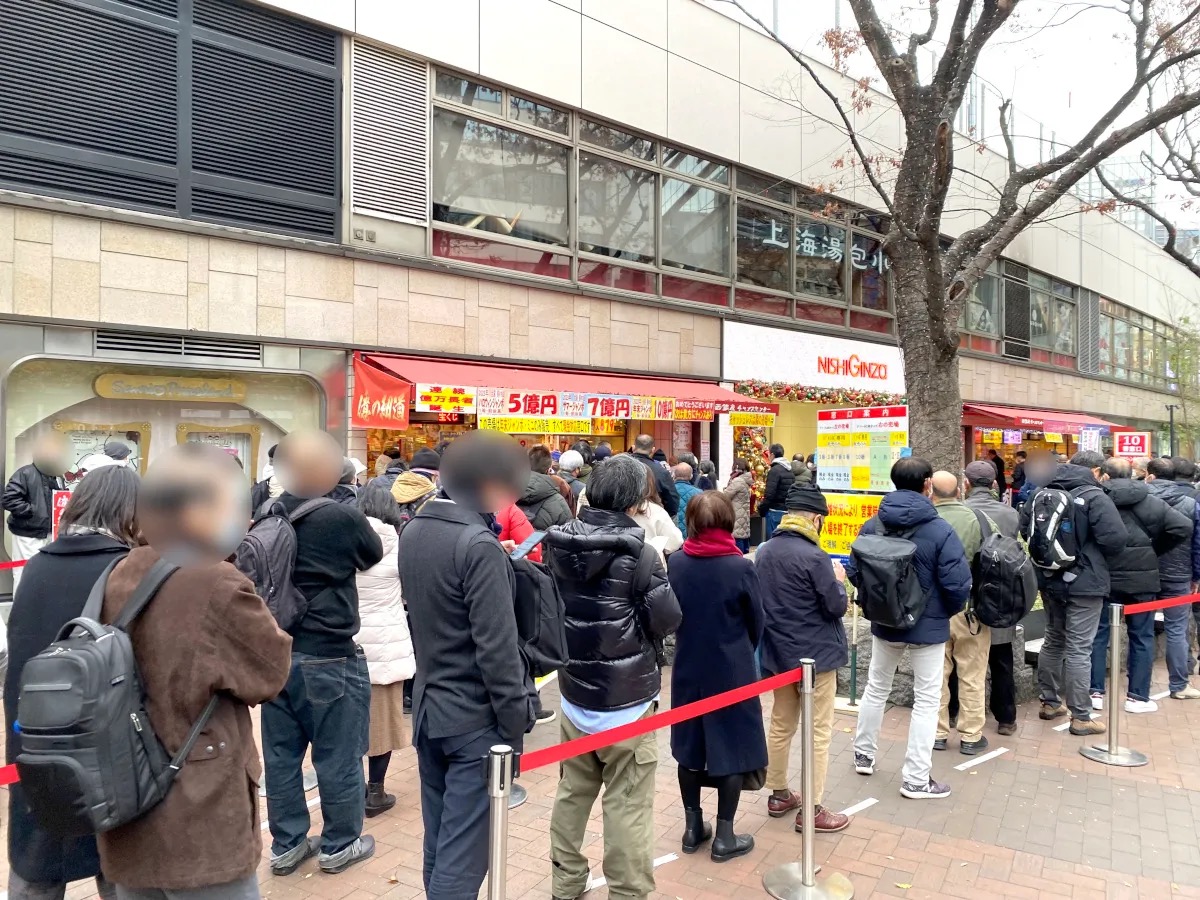 Tokyo's luckiest lottery ticket shop draws huuuuuuuge crowds on