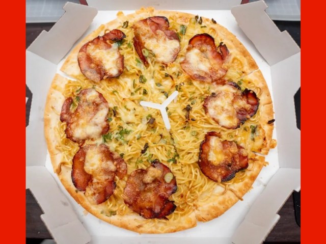 Pizza Hut Japan’s Thick-style Ramen Pizza is here, but is it as delicious as it is weird?【Taste test】