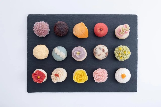 This Japanese sweets shop specializes in beautiful flower-shaped ohagi rice cakes