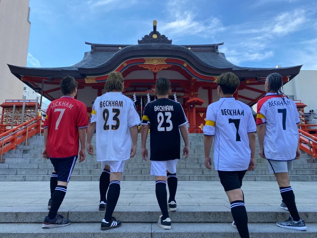 We asked a Japanese hairdresser to turn five of us into David