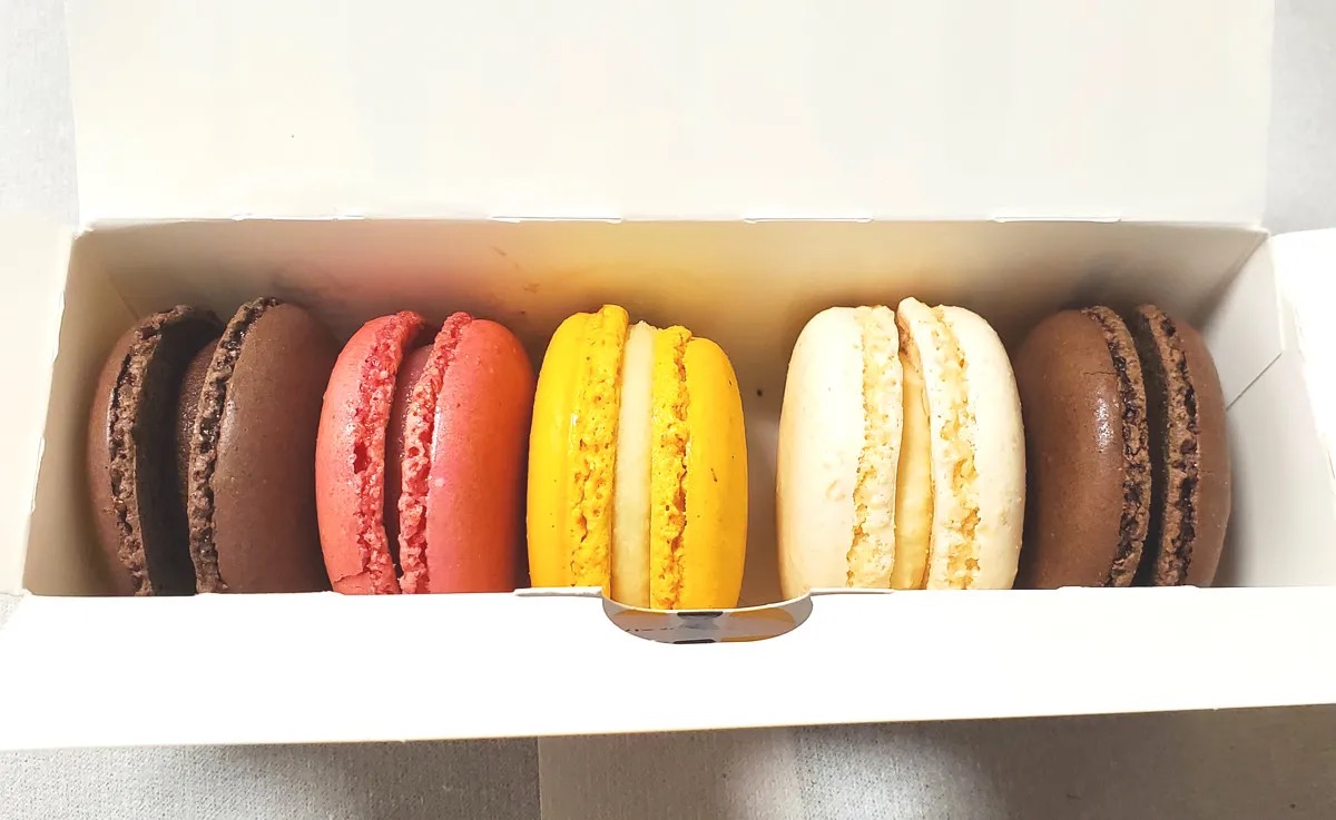 makaron♡出品です。 What are McDonald's macarons really like in Japan? | SoraNews24