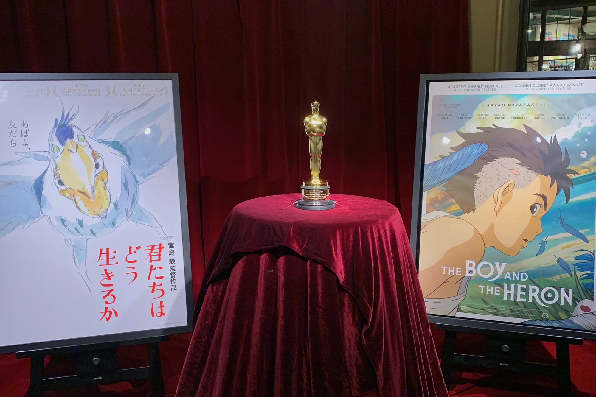 「THANKS from GHIBLI」直筆サイン入りオスカー像アカデミー賞記念 Studio Ghibli displays The Boy and the Heron Academy Award Oscar