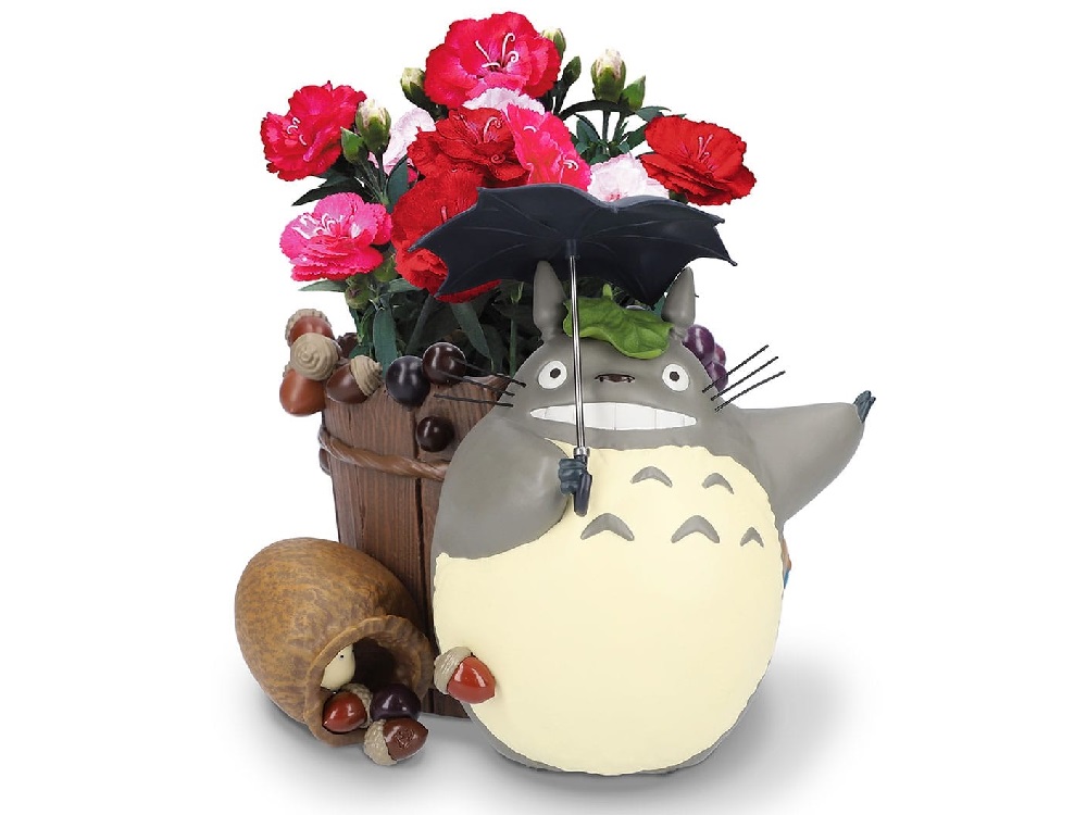 Beautiful Totoro diorama box flower sets offered for Mother's Day