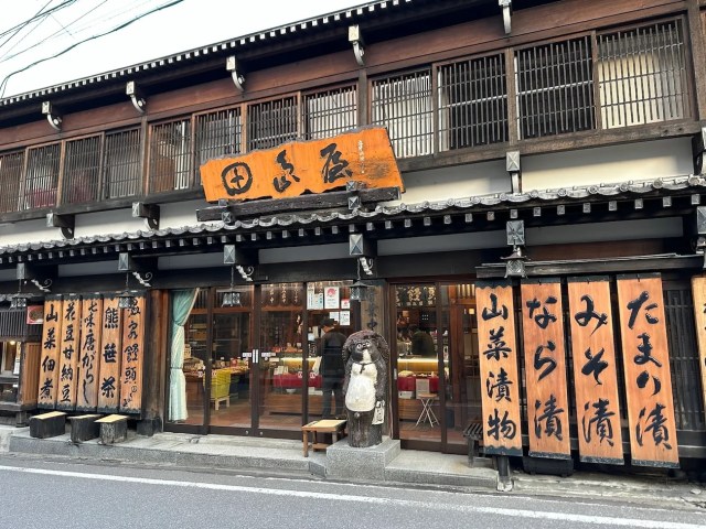 Cheap Japanese ryokan at Kusatsu Onsen is hidden at the back of a traditional store
