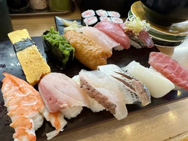 Randomly running into a great sushi lunch like this is one of the best things about eating in Tokyo