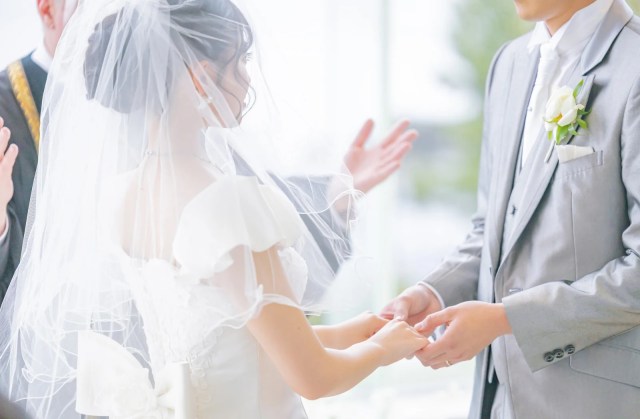 Should married couples in Japan be allowed to have different family names? Survey investigates