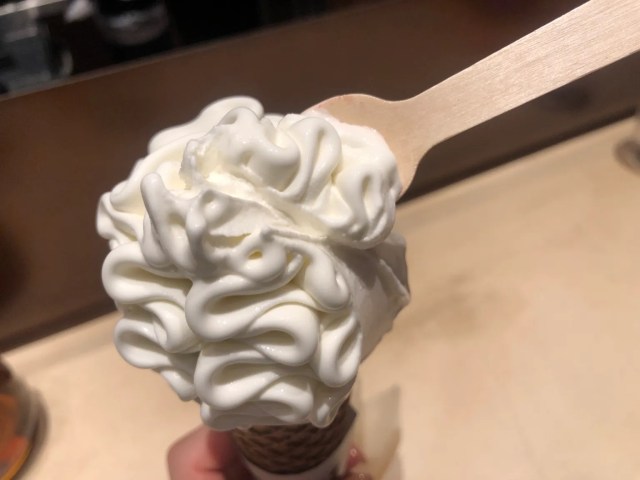Tokyo sweets store sells beautiful soft serve ice creams that look like works of art