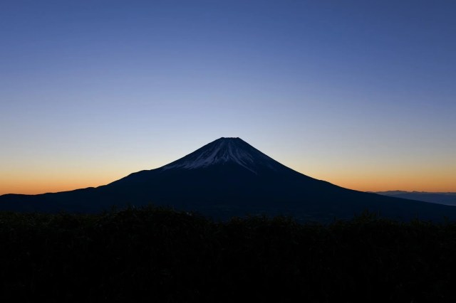 Mt Fuji Lawson view now blocked by screens, but will it stop bad-mannered tourists?