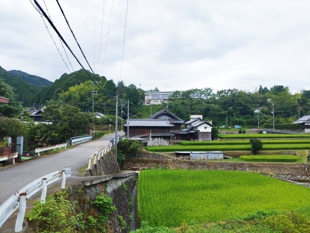 Visiting a hot spring complex made out of a repurposed elementary school in Osaka