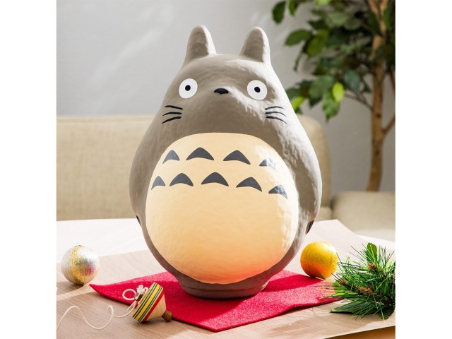 With hand-painted faces, no two Totoro kamikogei traditional papercraft figures are the same