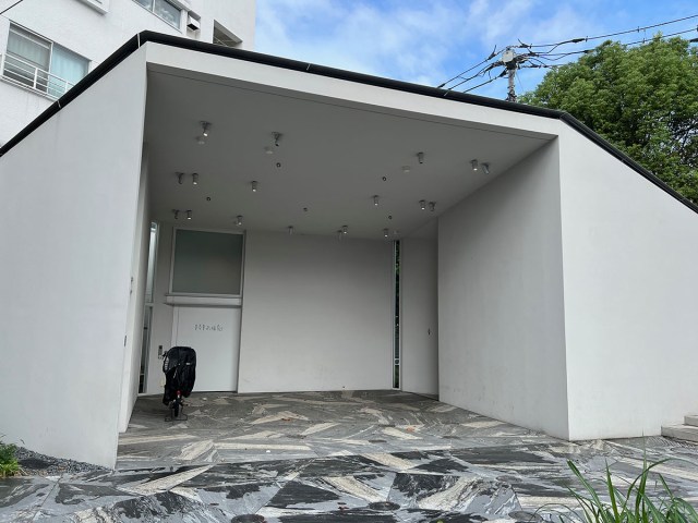 Is that a public toilet or a performing arts hall? In Tokyo, you never
know