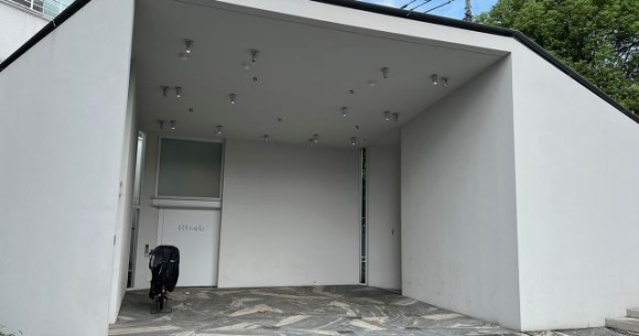 それは公衆トイレですか、それとも芸能ホールですか？東京では、あなたは決して知りません