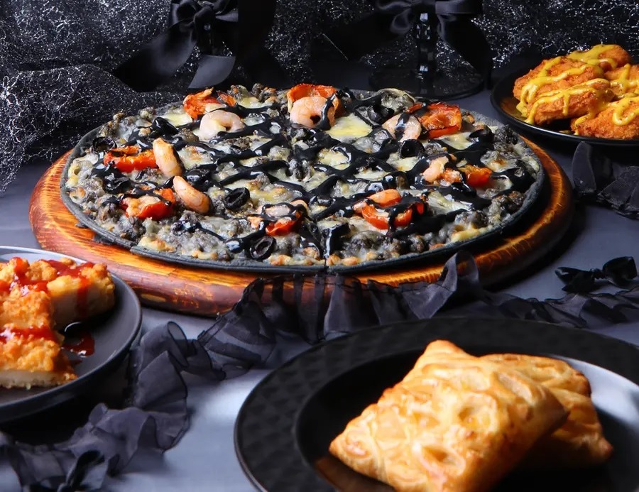 Pizza Hut Japan creates Landmine-type Pizza to celebrate Japan's