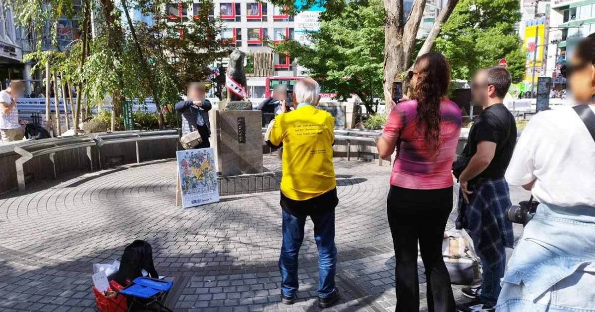 Meet the kind Japanese grandpa who takes photos for tourists at the