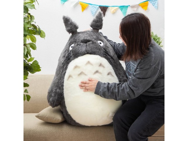 Super Extra-Large Big Totoro plushie is super-cute for a super extra-large big price【Photos】