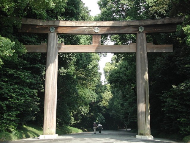 American jackass tourist arrested after carving name into gate at Tokyo’s Meiji Shrine【Video】