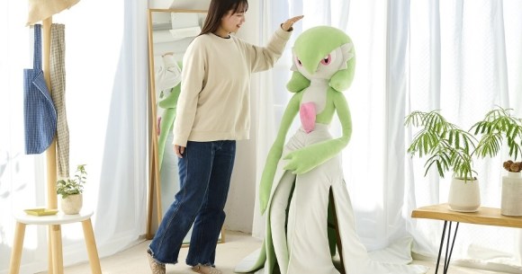 Life-size Pokémon plushie is here for big Gardevoir fans who want a big Gardevoir in their life