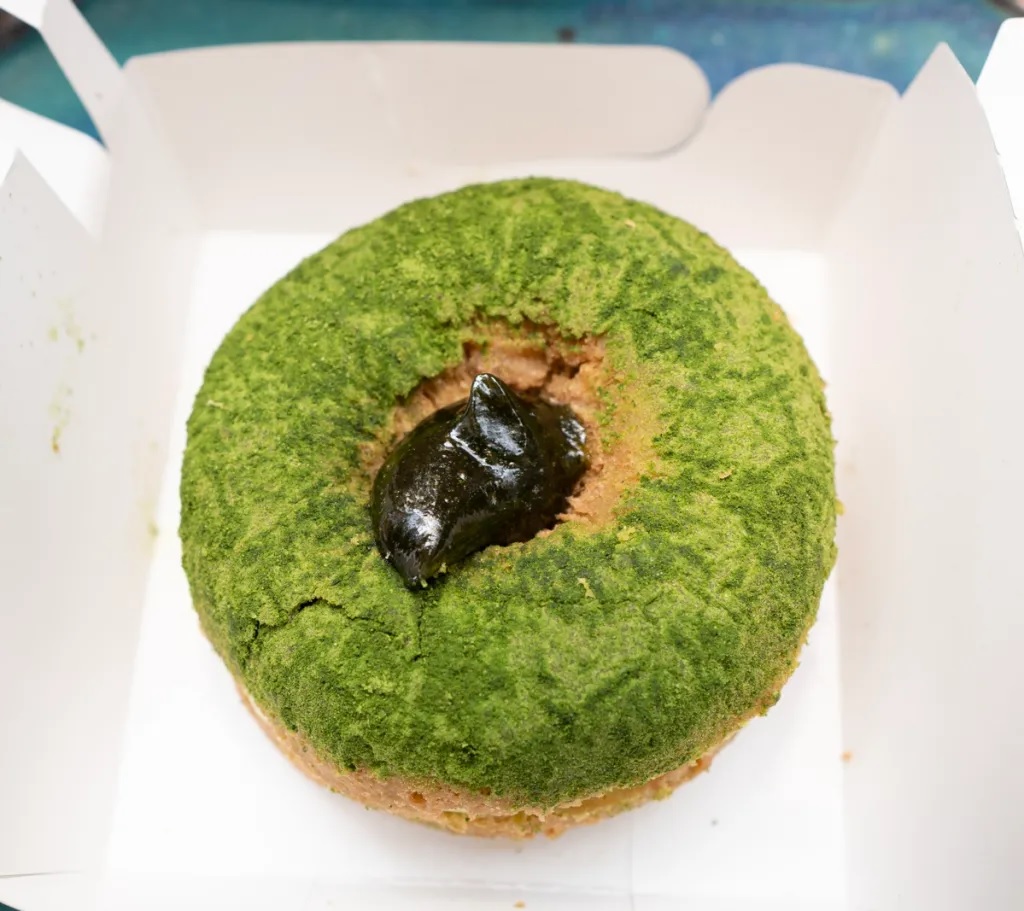Japan’s new Mister Donut matcha donuts have so much green tea flavor ...