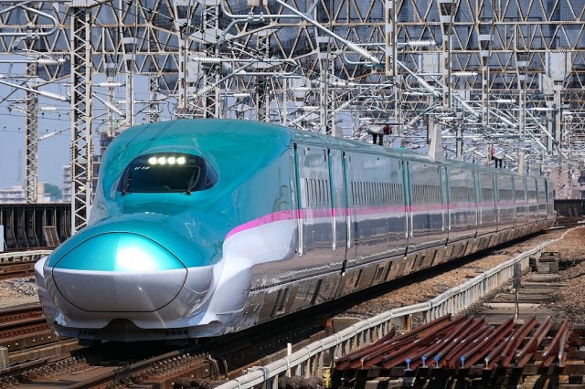 Новый дизайн Shinkansen обнародован, внешняя часть поезда блох включает в себя пасхальное яйцо из вишневого цветка