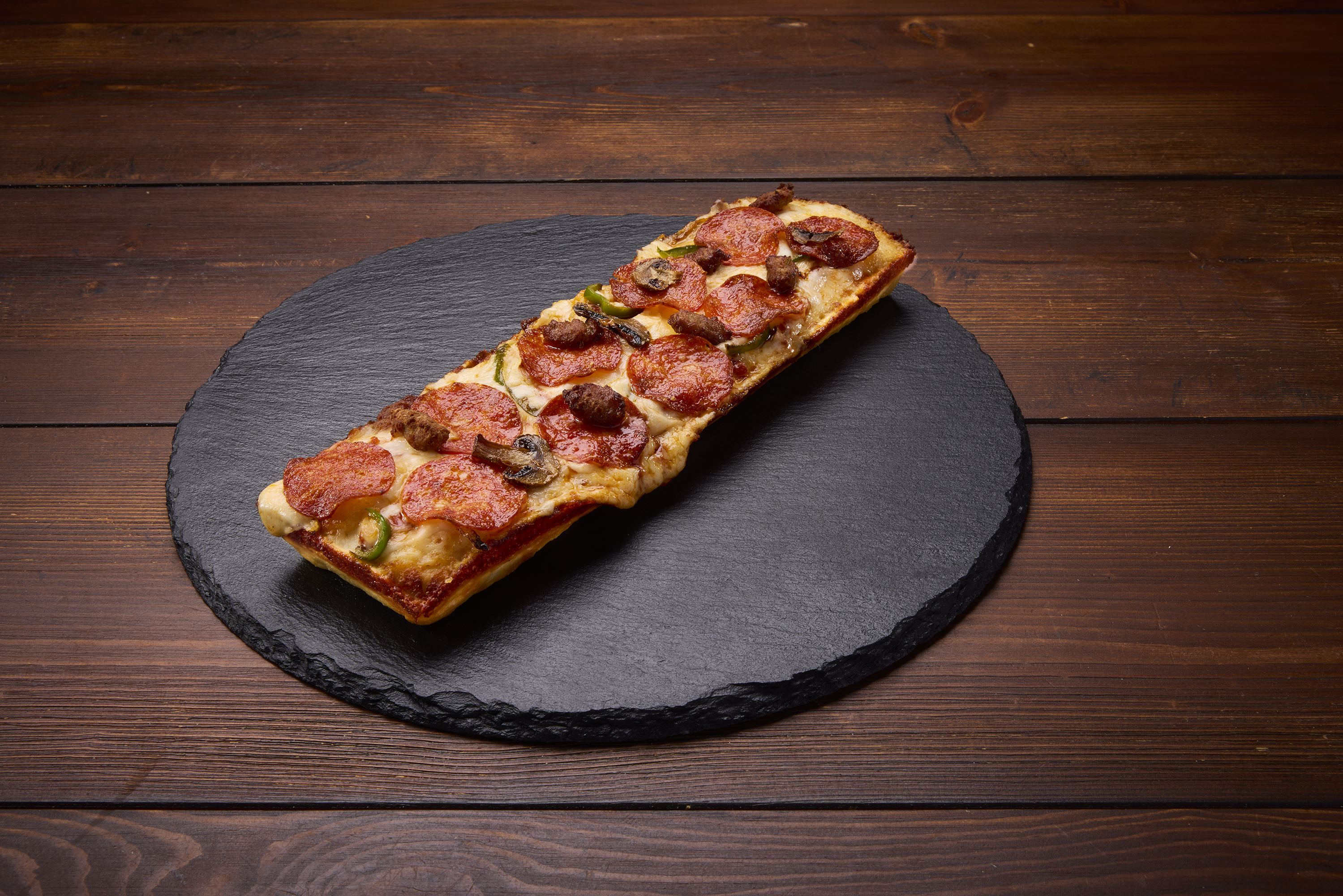 One-handed pizza from Domino's Japan is the ultimate convenience