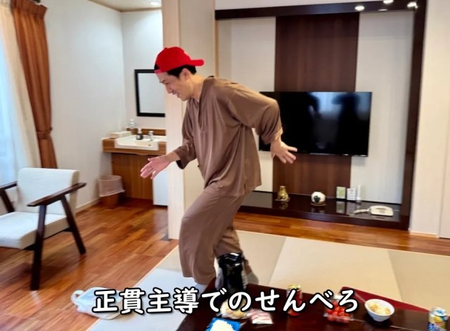 Mr. Sato helps his colleague with a serious work performance issue