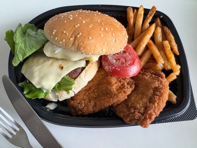 An elegant and hefty cheeseburger bento awaits at the “Japanese Costco” Lopia
