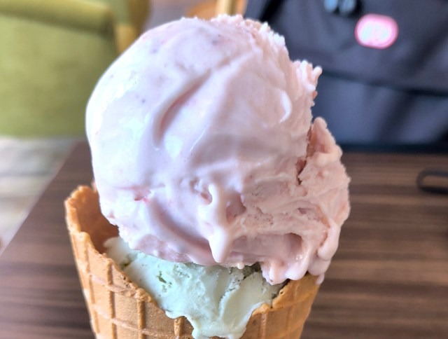 Mr. Sato discovers a Cremahop ice cream shop in Tokyo right when he needs it most