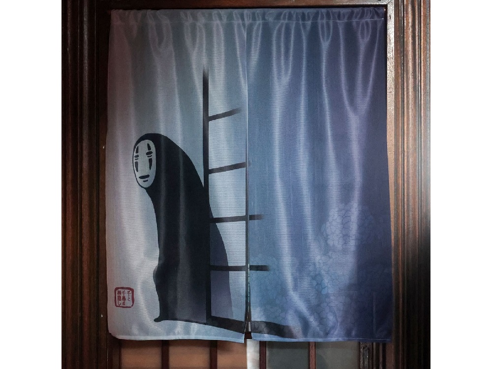 Elegant ghostly Ghibli curtain captures the ungraspable form of No Face【Photos】