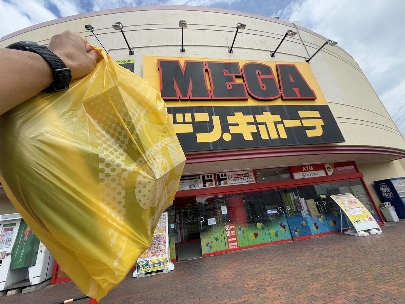 How to turn a Japanese kei car into a yankee party vehicle with accessories from Don Quijote