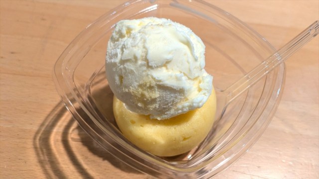 Japanese highway rest stop slow-melting ice cream fish dessert: An offer too strange to refuse