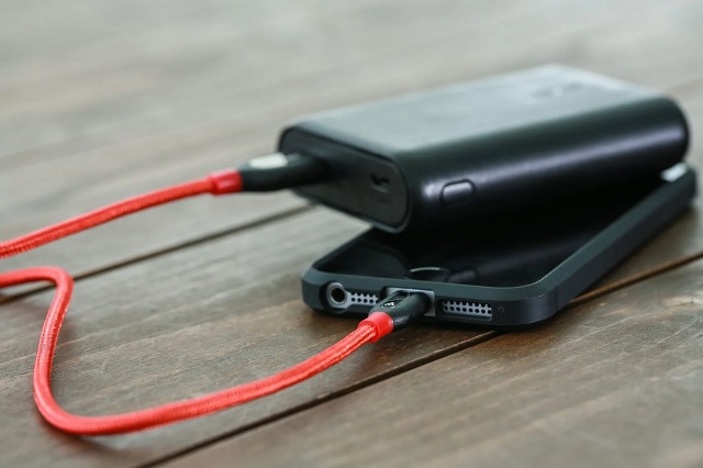 Fire breaks out in Kyoto hotel, mobile battery to blame Fire breaks out in Kyoto hotel, mobile battery to blame