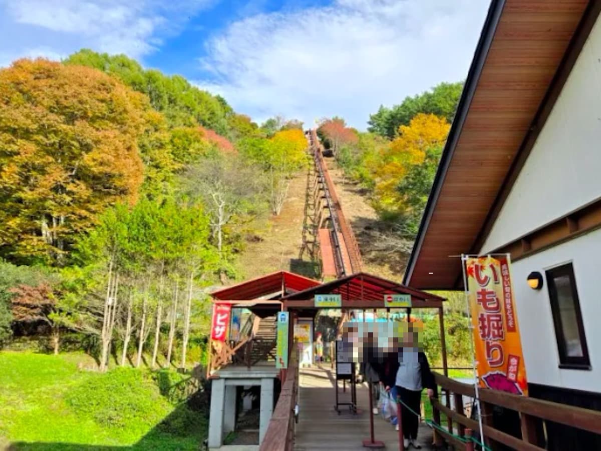 Secret tourist stop in Japan has a lift car that whisks you away