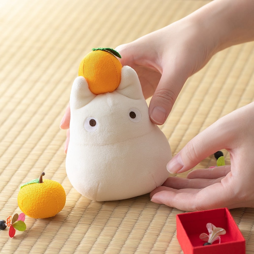 Mochi［be with M］misayo 2点セット Have you ever noticed how much Totoro looks like New Year's mochi