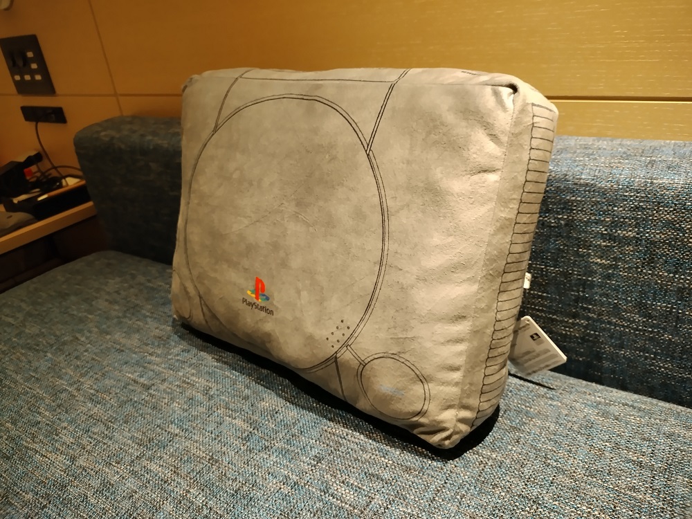 家具 PlayStation Awesome jumbo PlayStation 1 and 2 cushions are warm fuzzy