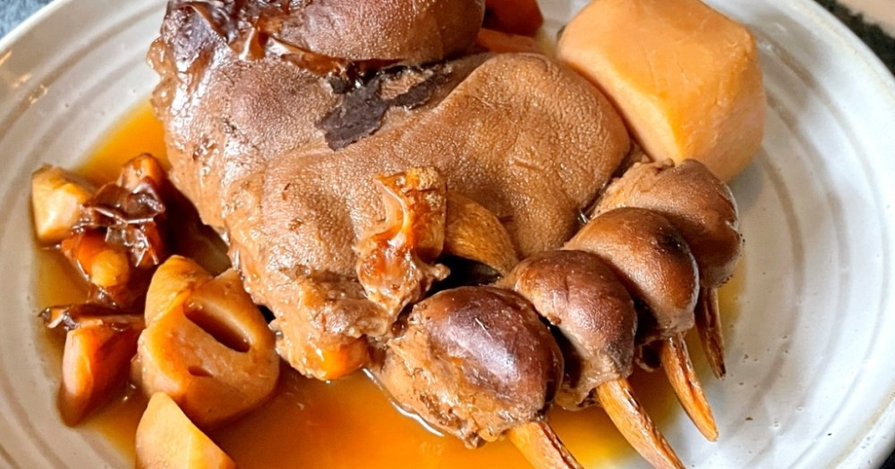 And now, we eat a bear paw we bought in Japan’s Chiba Prefecture【Taste test】