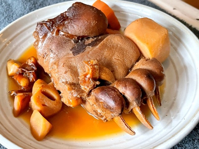 And now, we eat a bear paw we bought in Japan’s Chiba Prefecture【Taste test】 And now, we eat a bear paw we bought in Japan’s Chiba Prefecture【Taste test】