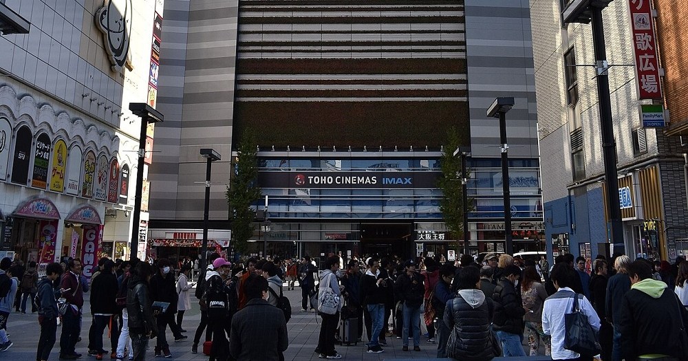 Tokyo government organizes food truck event to clear out delinquent/homeless teen gathering area