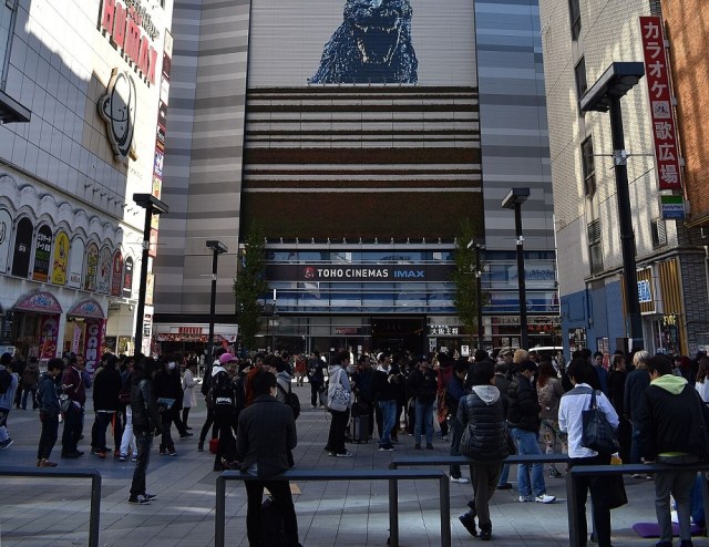 Tokyo government organizes food truck event to clear out delinquent/homeless teen gathering area