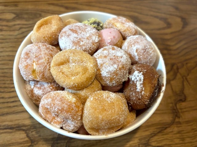 How many doughnuts can you pack in a Mister Donut all-you-can-pack deal?