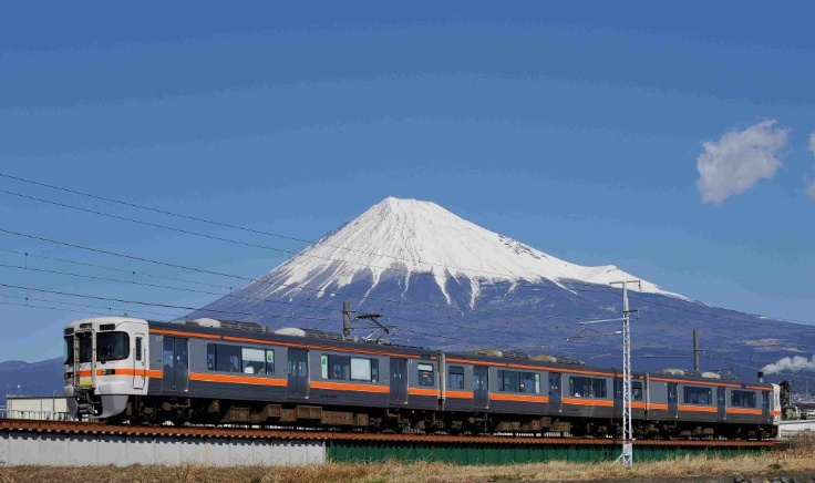 Japan now has a “for foreign tourists only” Mt. Fuji sightseeing train[Video]