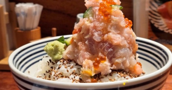 Tsujihan sushi bowl restaurant goes viral with foreign tourists, but is it worth the hype?