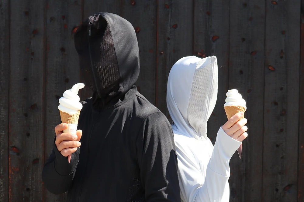 Japan’s full-facemask Ninja Parka still lets you eat ice cream[Photos]