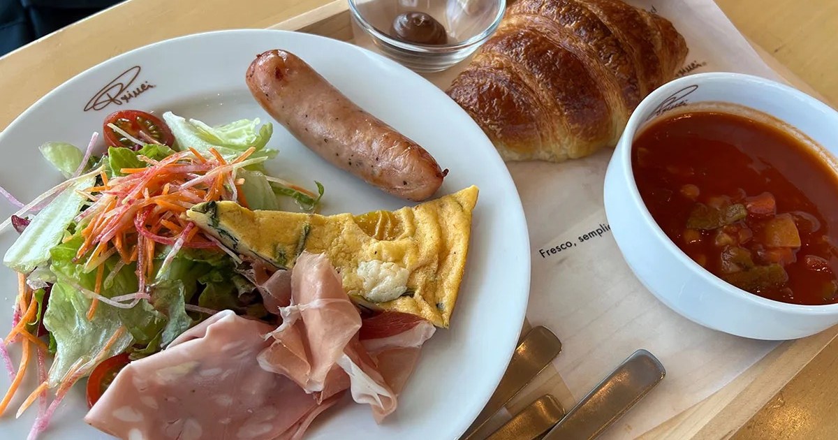 Starbucks Japan has a problem with its sell-out breakfast that might annoy solo diners
