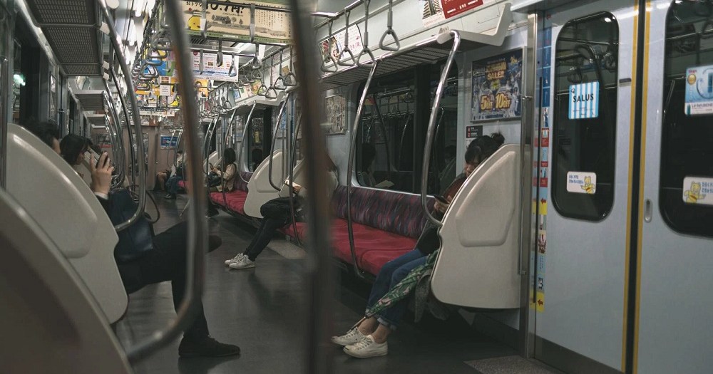 Blind Tokyo commuter explains the easiest place for him to stand while riding the train