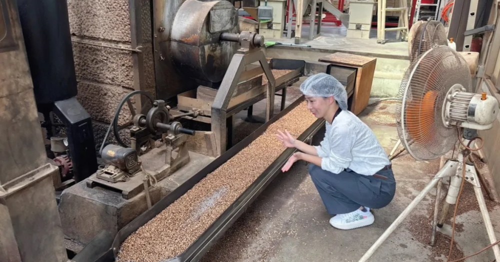Tokyo has only two barley tea makers, and we visited one to see how mugicha is made
