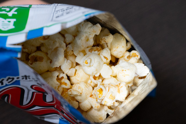 Testing Japan’s latest food hack trend: Adding instant corn soup powder to popcorn[Taste test]