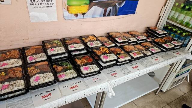 Japanese bento shop touches hearts by selling super cheap boxed lunches ...