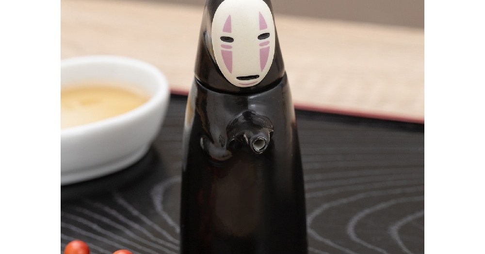 Ghibli’s No Face continues to demonstrate his generous character growth by dispensing soy sauce