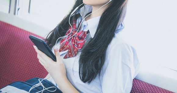 Teen girl in Japan refuses to be victim, personally escorts train pervert to police for arrest